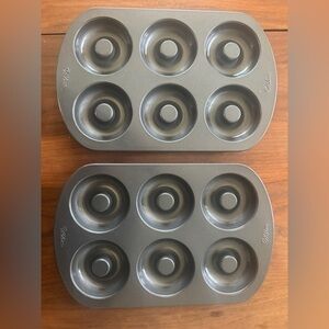 Wilton Metal Nonstick Donut Pan Set in Gray (2-Pack)